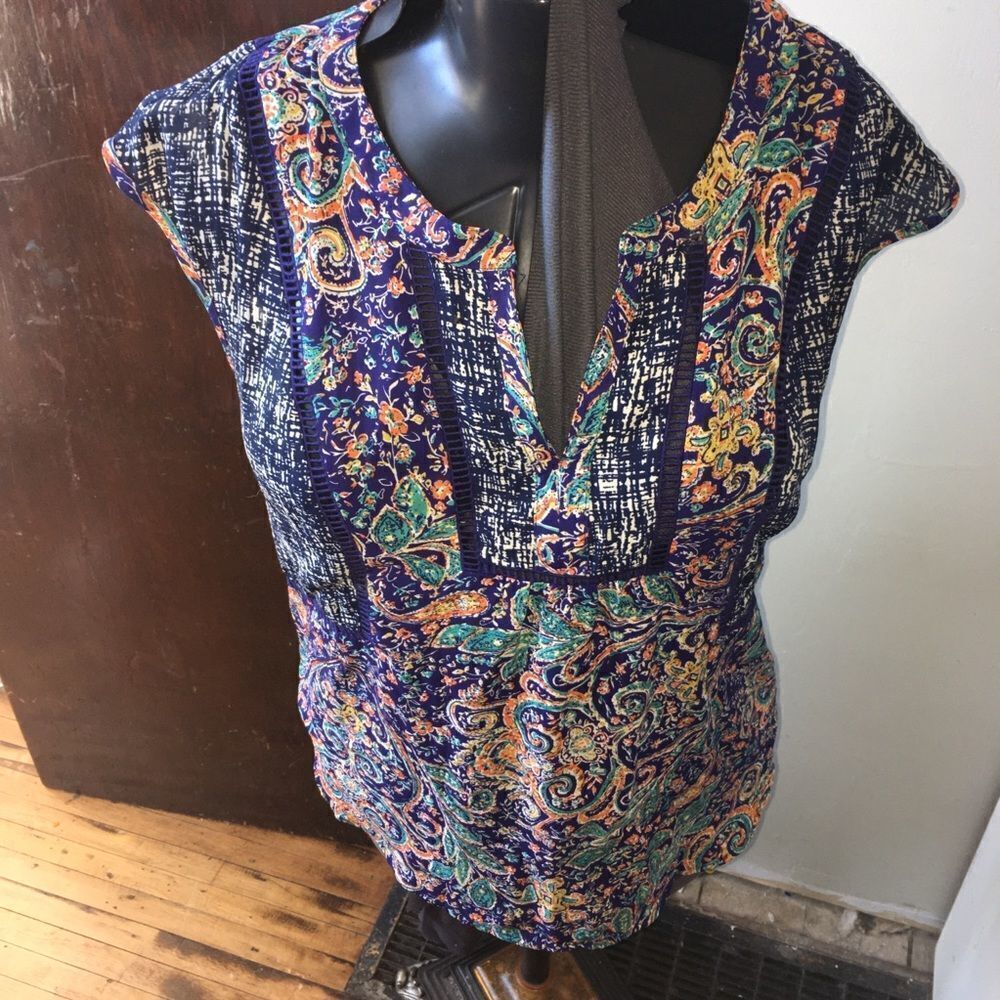 Daniel Rainn floral paisley sleeveless blouse with lace cutout